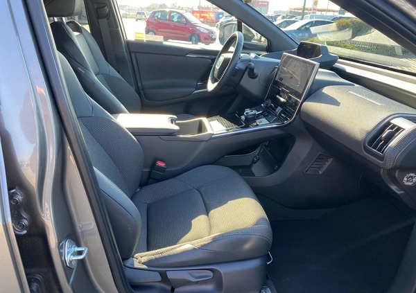 Toyota bZ4X cena 199900 przebieg: 4201, rok produkcji 2022 z Kalisz małe 596